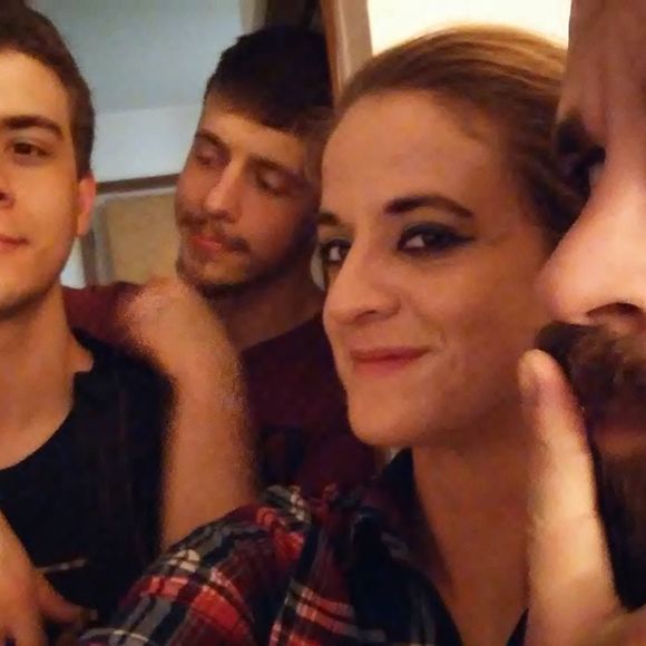 Meet your Posher, Courtnie - Picture 1 of 1